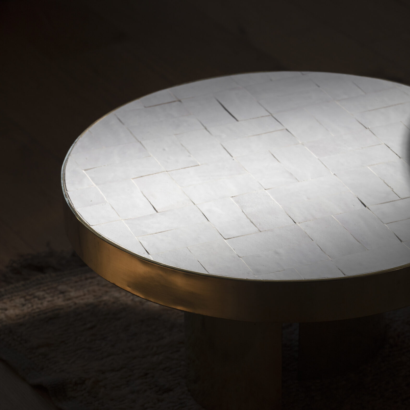 Table basse Opus Zellige rectangle blanc finition laiton 60cm