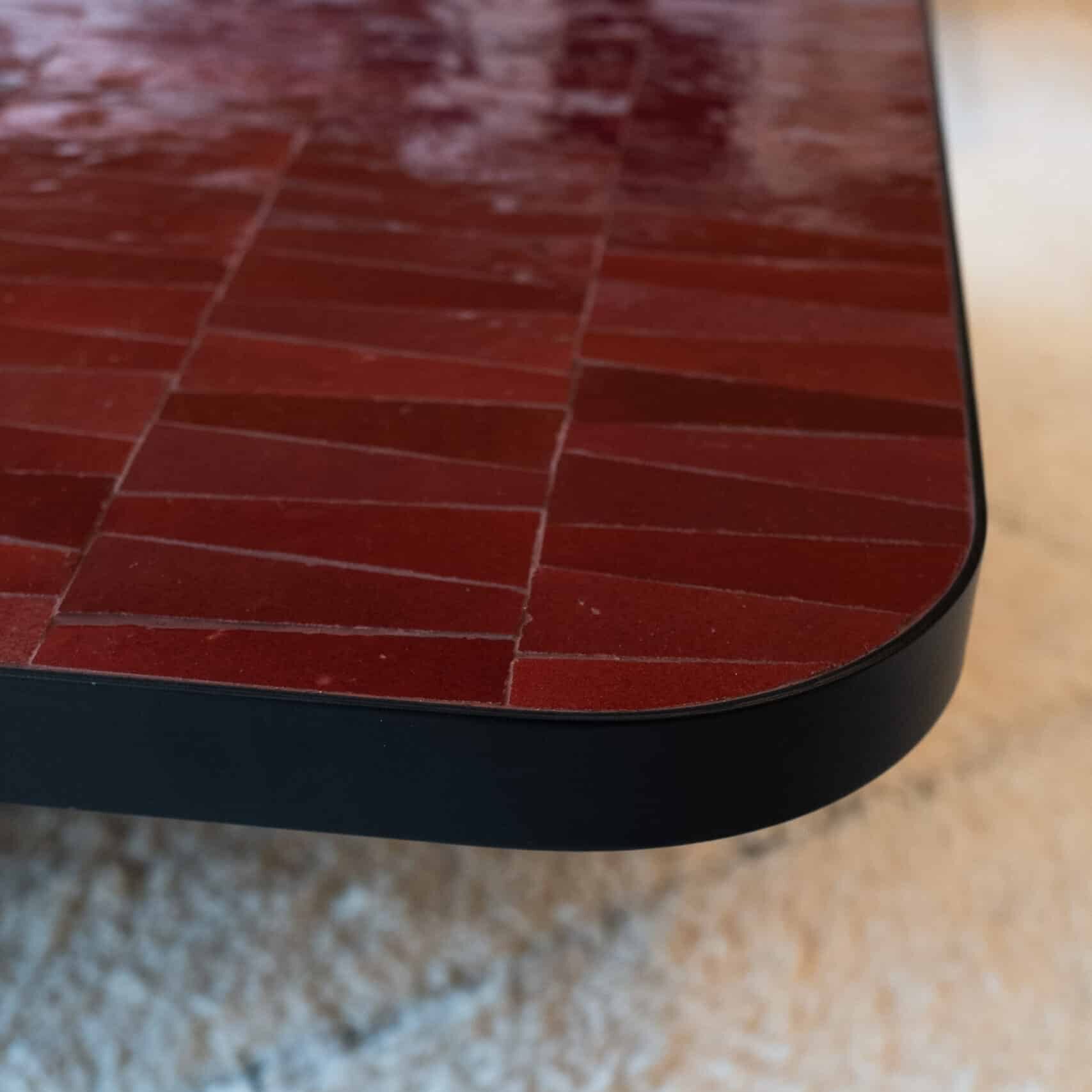 Table Riva Zellige bordeaux Trapèze