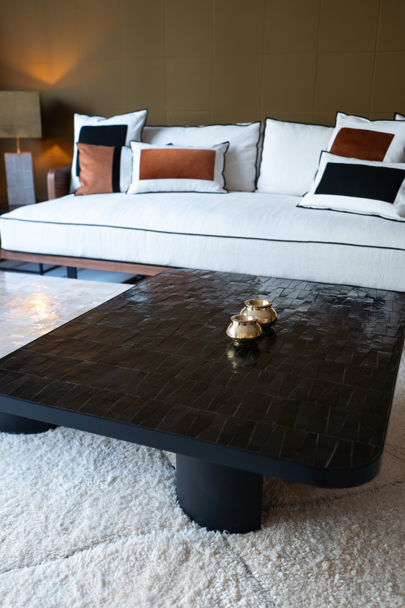 Table Riva Beige Rectangle, noir trapeze,